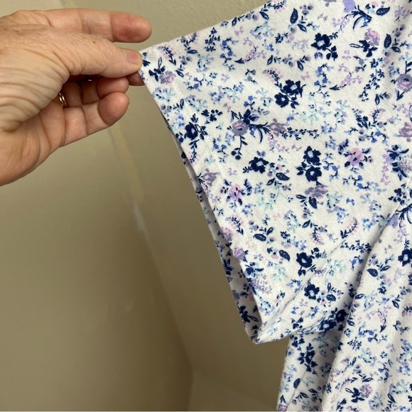 ADONNA SLEEPWEAR Floral Print Nightclub with buttons and tucks. Size XL - Picture 5 of 6